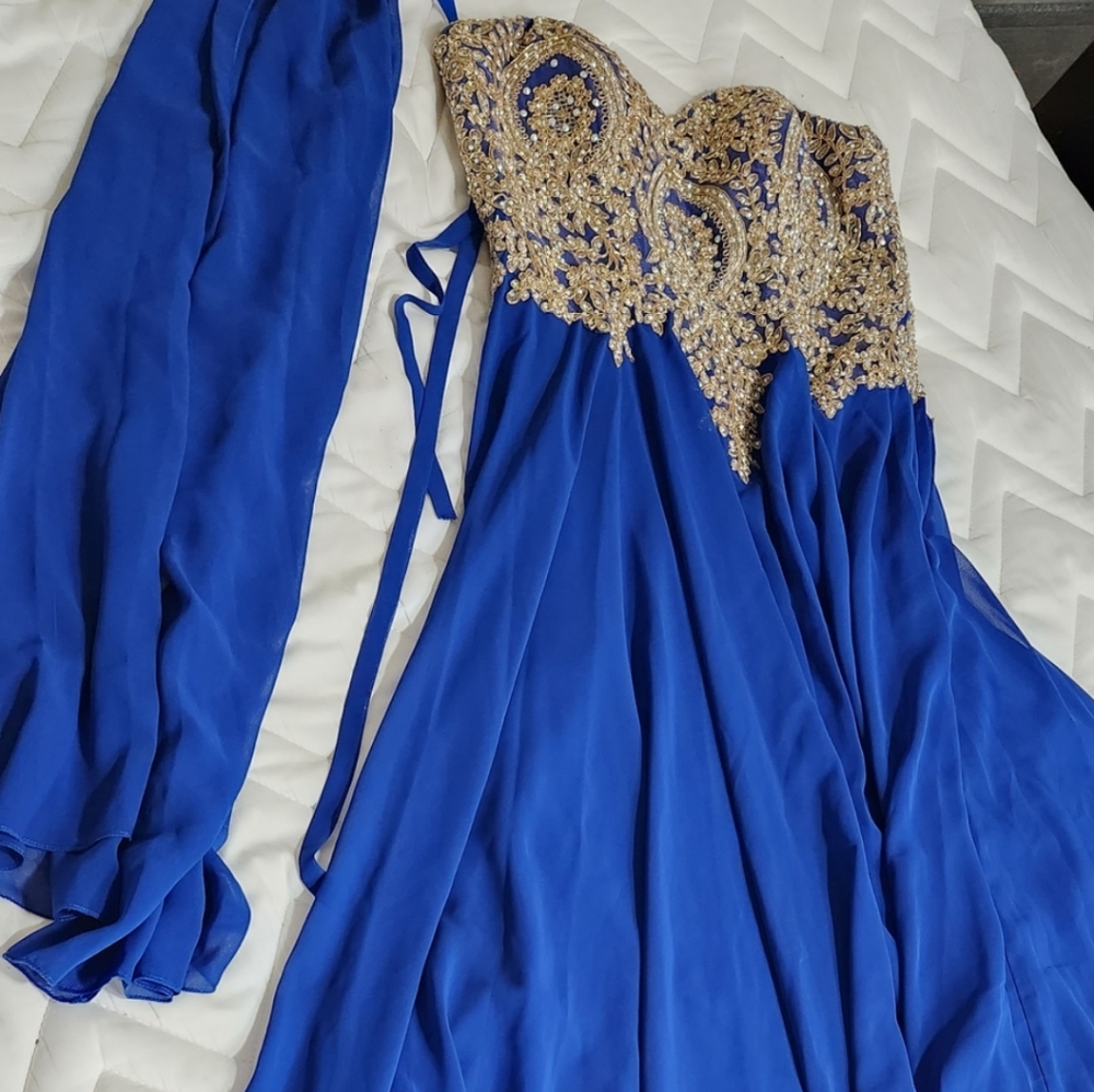 New...never used beautiful dress...size large with zipper and could be extend.